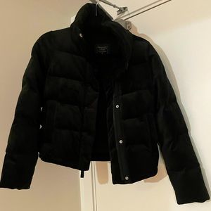 Jacket barely warm, received as a gift. Warm maybe 2/3 times max!